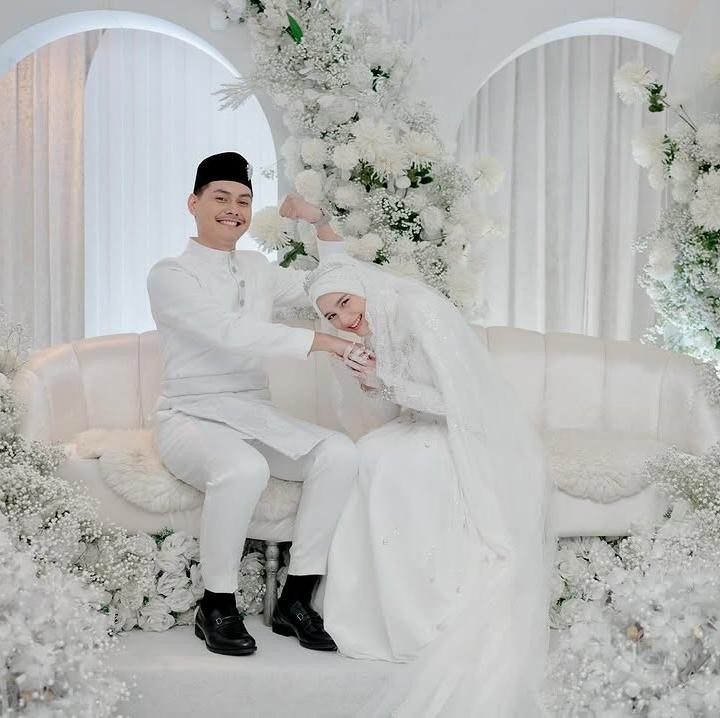 <p>Puasa Ramdhan tahun ini tampaknya menjadi berkesan bagi model Yasmine Ow. Yasmine akan menjalani puasa pertama sebagai istri dari Khairul Ariffin Omar. Bunda satu anak ini baru saja menikah dengan pria Malaysia tersebut pada Sabtu (15/2/25). (Foto: Instagram @yxsmine.ow)</p>