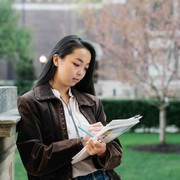 4 Zodiak Dikenal Paling Cerdas, Jangan Remehkan Pengetahuannya!