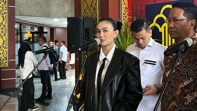 Agnez Mo mendatangi Kementerian Hukum setelah ramai disorot terkait kasus hak cipta dengan Ari Bias.
