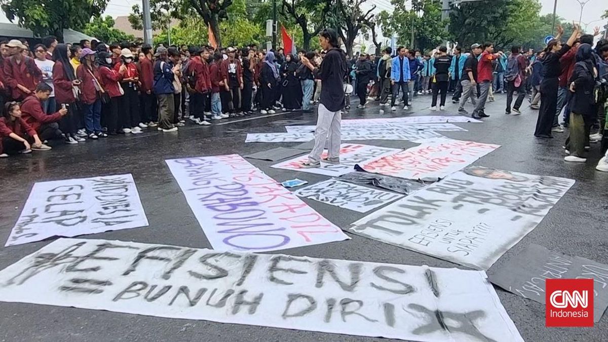 Rangkaian Aksi Hari ke-3 'Indonesia Gelap': Aceh, Solo, Palangka Raya