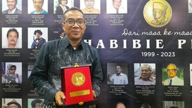 Reshuffle Kabinet Sore Ini, Brian Yuliarto Gantikan Mendikti Satryo