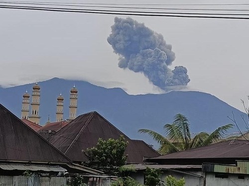 Gunung Marapi Erupsi Lagi Malam Ini, Semburkan Abu 1000 Meter