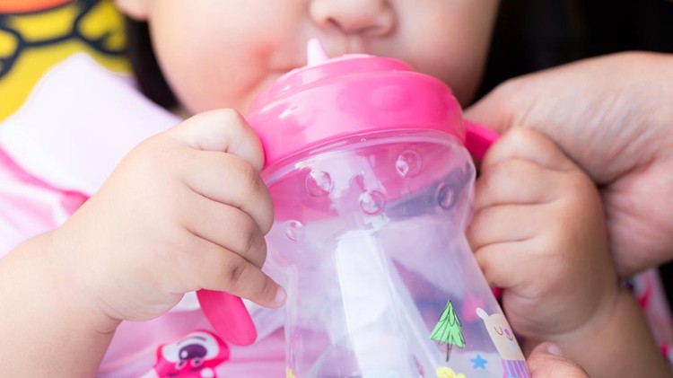 Ilustrasi Anak Minum