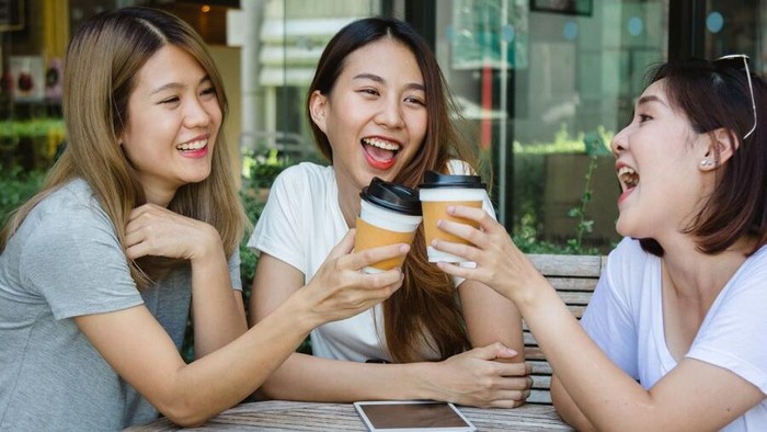 5 Zodiak yang Paling FOMO, Nggak Bisa Ketinggalan Apa Pun!