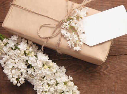 Pengantin Ini Buka Kado Pernikahan dari Sang Nenek yang Meninggal 28 Th Lalu, Ternyata Isinya...