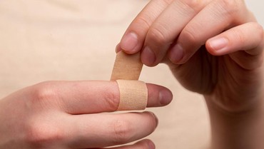 Mitos Luka Kecil Tak Perlu Pakai Plester, Ini Kata Dokter