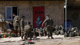 FOTO: Langgar Kesepakatan, Israel Ogah Mundur dari 5 Lokasi di Lebanon