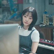 Penuh Pesona, Simak 5 Potret Aktris Cantik Jeon So Nee di Drakor Netflix 'Melo Movie'