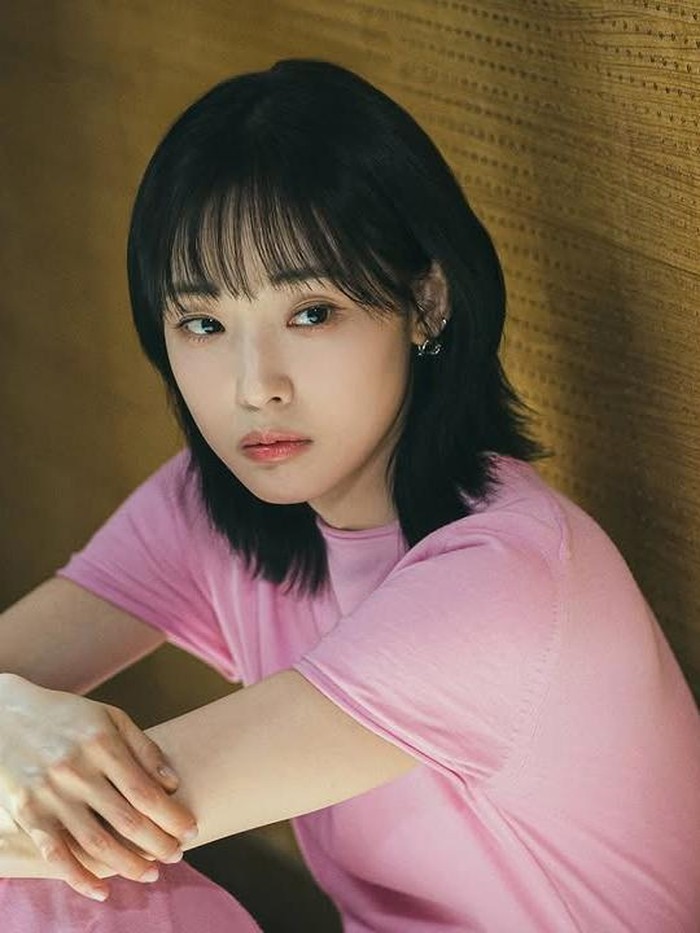 Tak diperoleh dengan mudah, Son Ju A juga menempuh berbagai perjuangan untuk menjadi seorang penulis naskah film yang diakui kemampuannya./ Foto: instagram.com/netflixkr