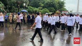 Detik-detik Jelang Pelantikan, Ratusan Kepala Daerah Padati Monas