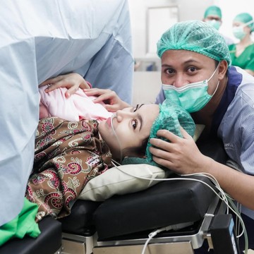 6 Daftar Selebritas yang Melahirkan Anak Pertamanya di Tahun 2025