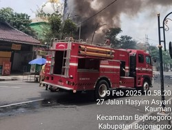 Kebakaran Menara Masjid Agung Darussalam Bojonegoro Diduga gegara Korsleting
