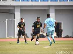 Zulkifli Syukur Akui Persela Lamongan Hilang Konsentrasi Usai Kartu Merah