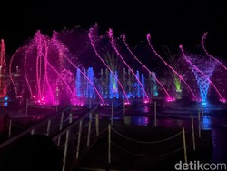 Berwisata ke Waterfront City Pangururan, Lihat Atraksi Air Mancur-Bersepeda