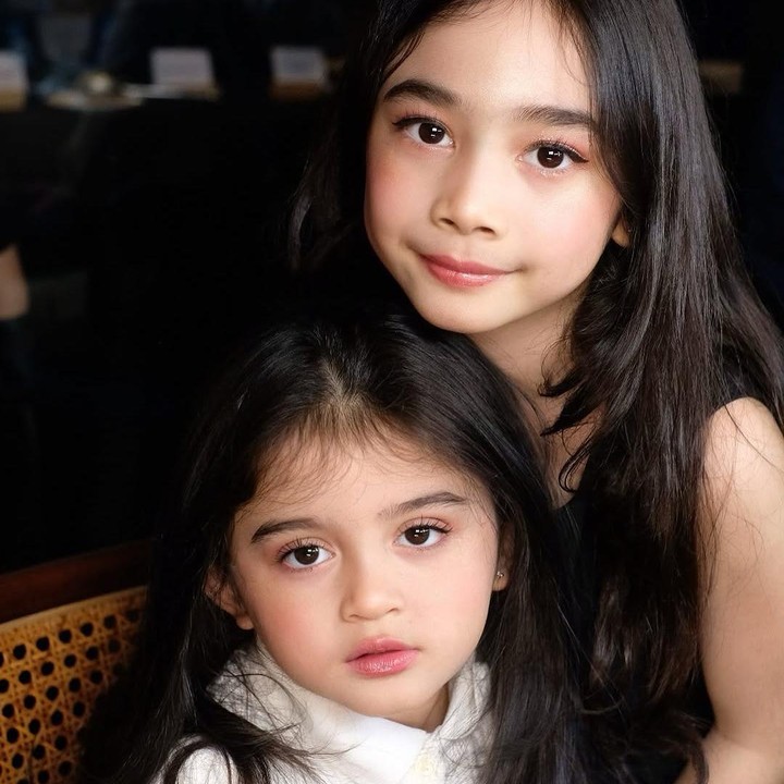 <p>Guzelim Aracelli Ali Syakieb putri Ali Syakieb dan Margin Wielheerm selalu berhasil menarik perhatian netizen, Bunda. Terlebih ketika dirinya kumpul bareng sang sepupu, Raqeema Ruby Radinal, putri dari Nabila Syakieb. (Foto: Instagram: @guzelimalisyakieb)</p>