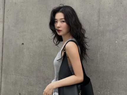 Inspirasi Outfit Kasual Seulgi RED VELVET Salah Satu Perempuan Tercantik di Dunia, Ini 5 Potretnya