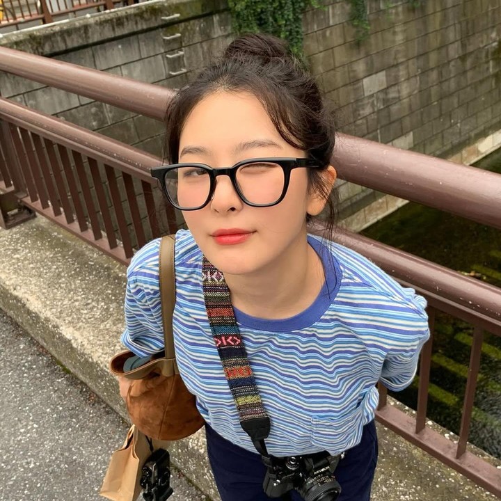 <p>Bukan hanya karena bakatnya, Seulgi juga berhasil memikat hati banyak orang lewat pesona yang dipancarkan. Perempuan 31 tahun ini memiliki paras yang begitu cantik. Bahkan, ia juga masuk daftar 100 perempuan tercantik di dunia dan menempati posisi ke-47. (Foto: Instagram@hi_sseulgi)</p>
