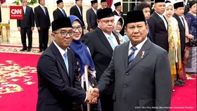 VIDEO: Momen Prabowo Lantik Mendikti Brian Gantikan Satryo