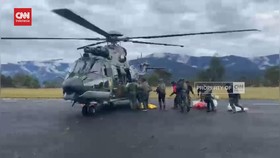 VIDEO: 4 Helikopter TNI AU Salurkan 6.050 Porsi MBG di Papua