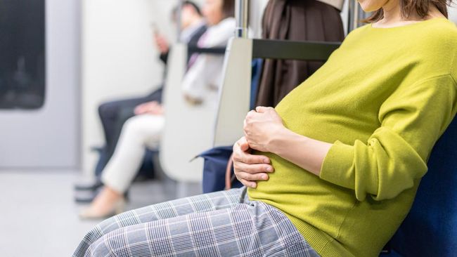 Ketahui Ketentuan dan Syarat Ibu Hamil Naik Kereta Api 2025