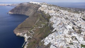 FOTO: Aktivitas Seismik di Santorini Berangsur Turun