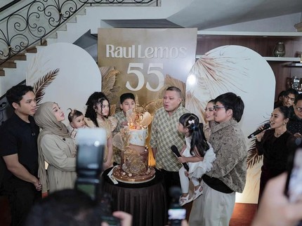 5 Momen Aurel & Azriel Hermansyah Rayakan Ultah Raul Lemos ke-55