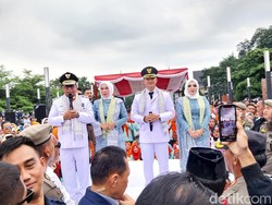 100 Hari Kerja Bupati Majalengka: Buka Jalan Terisolir-Satset Cetak Akta Bayi