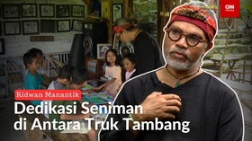 VIDEO: Dedikasi Seniman di Antara Truk Tambang