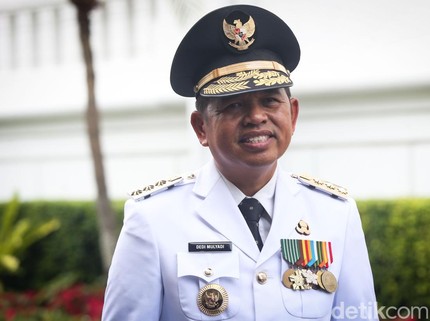 Gubernur Jabar Buka Suara Usai Viral Siswa SD di Karawang Latihan Renang di Halaman Sekolah