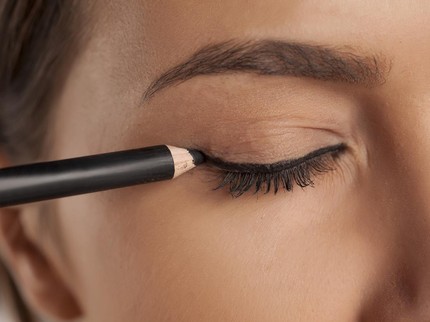 10 Rekomendasi Eyeliner Pensil Terbaik, Waterproof dan Tahan Lama