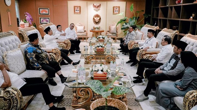 Dalam mengentaskan kemiskinan lewat bansos dan pemberdayaan, semua kementerian, lembaga, dan pemerintah daerah diminta bekerja berdasarkan DTSEN.