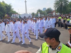 Video: 30 Bus Listrik Siap Antar Kepala Daerah dari Monas ke Istana
