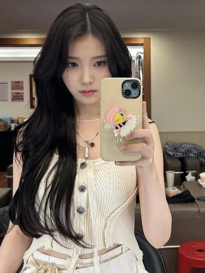 Lahir pada tanggal 16 Mei 1993, IU menjadi trainee di LOEN Entertainment pada tahun 2007, di usia 14 tahun, setelah gagal audisi lebih dari 20 kali./ foto: instagram.com/dlwlrma