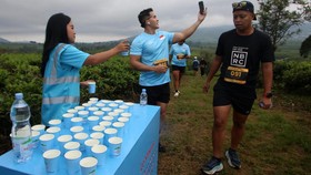 Le Minerale Bantu Jaga Fisik Pelari Pangalengan Track Race 2025