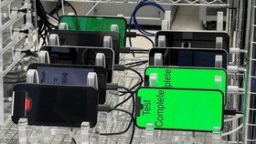 FOTO: Melihat Uji Ketahanan iPhone 16e Sebelum Meluncur