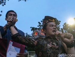 Temui Massa Aksi Indonesia Gelap, Mensesneg Minta Mahasiswa Tetap Kritis