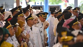 Prabowo Keliling Salami Satu Per Satu Ratusan Kepala Daerah