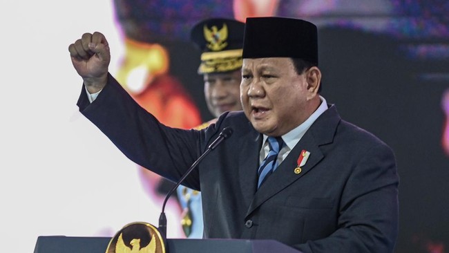 Presiden Prabowo mengancam akan mencopot pejabat yang membawahi bidang energi yang enggan menyederhanakan regulasi.