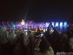 Pertunjukan Air Mancur Sambut Bupati-Wabup Purwakarta Baru