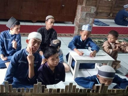 Perjuangan Ponpes Tunarungu Menghapal Quran dengan Bahasa Isyarat