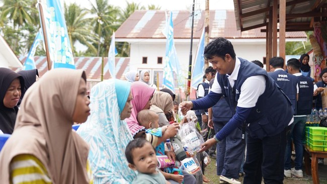 PNM mengedukasi warga Desa Towale untuk mencegah stunting lewat sosialisasi, pemeriksaan kesehatan, dan pemberian makanan bergizi untuk ibu hamil dan anak-anak.
