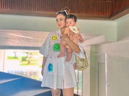 Baby Luv Anak Tengku Dewi Putri Disebut Seperti Boneka, Intip 7 Potret Terbarunya
