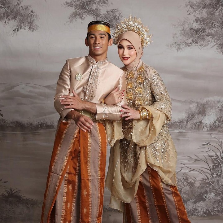 <p>Marini juga bercerita bahwa sang Bunda adalah perempuan berdarah Bugis, yakni keturunan Bone dan Palopo. Adat Bugis pun sangat melekat dalam keluarga Marini, Bunda. (Foto: Instagram: @marinizumarnisreal)</p>