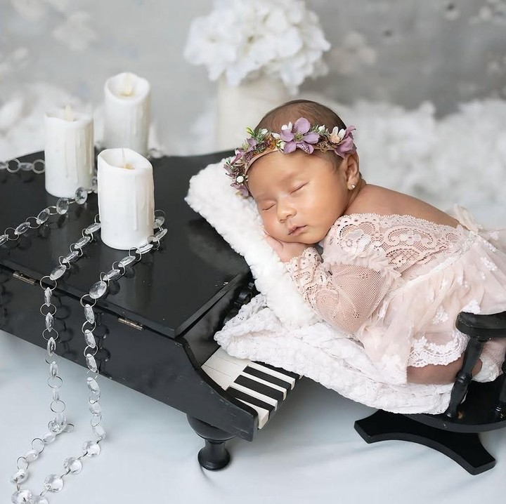 <p>"Lucu ya kalau suatu saat Abang @levianbillar nyanyi kemudian diiringi alunan piano yang dimainkan oleh adik @leshiativana<em> hehe, MasyaAllah</em>," tulis Lesti melalui Instagram sang putri. (Foto: Instagram: @leshiativana)</p>