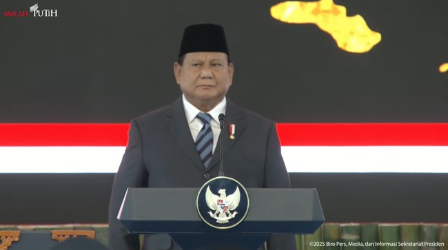 Presiden Prabowo Subianto mengatakan pemerintahannya akan menurunkan tarif tol dan juga tiket pesawat saat Libur Lebaran 2025 selama dua minggu.