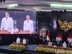 Rapur Perdana Pramono Diwarnai Interupsi PSI Harga Proyektor Rp 250 Juta