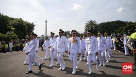 FOTO: Momen Ratusan Kepala Daerah Jalan dari Monas ke Istana