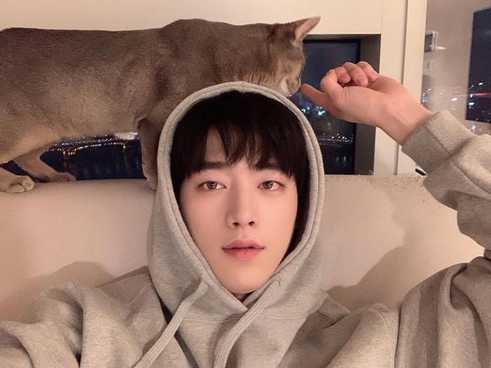 Seo Kang Joon dan kucingnya/ Foto: instagram.com/seokj1012