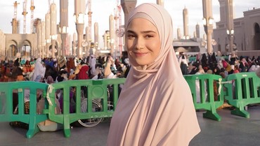 Momen Syifa Hadju Minta Umrah Bareng El Rumi Tahun Depan di Depan Ka'bah