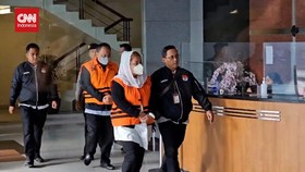 VIDEO: KPK Tahan Eks Walikota Semarang dan Suami